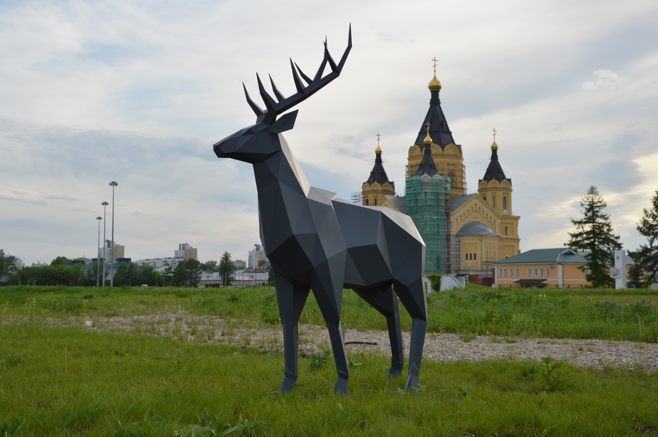 На Стрелке появился символ Нижнего Новгорода