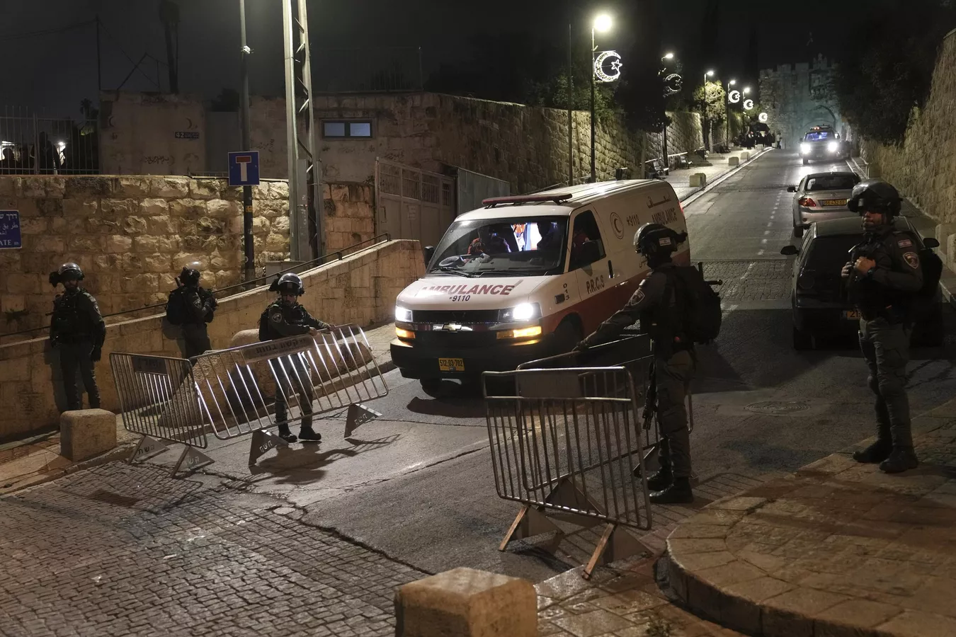 В Тель-Авиве машина протаранила толпу, пострадала женщина